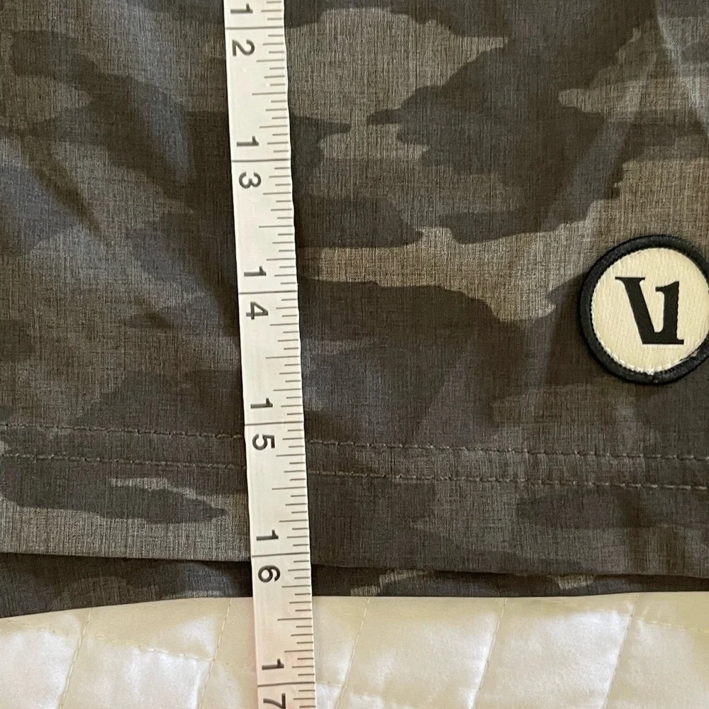 Vuori Men's Camo Shorts Lined  L/XL *measurements provided*